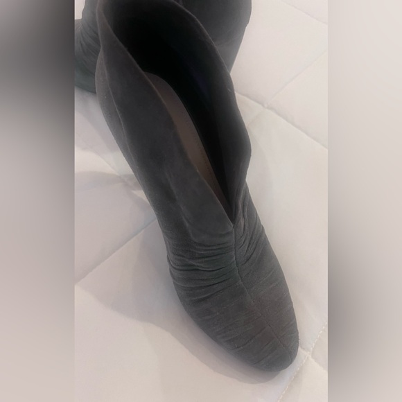 Prada Ruched Suede Bootie 39.0 Gently Worn - Platform 4.0 “ Heel - Dark Grey - Picture 10 of 10